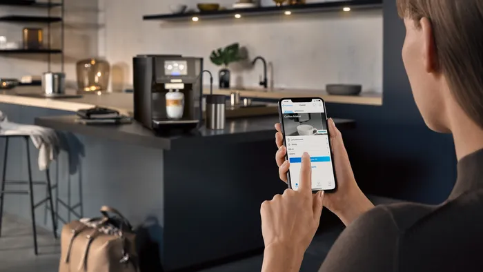 Tam Otomatik Kahve Makinesi EQ700 classic Piyano siyah